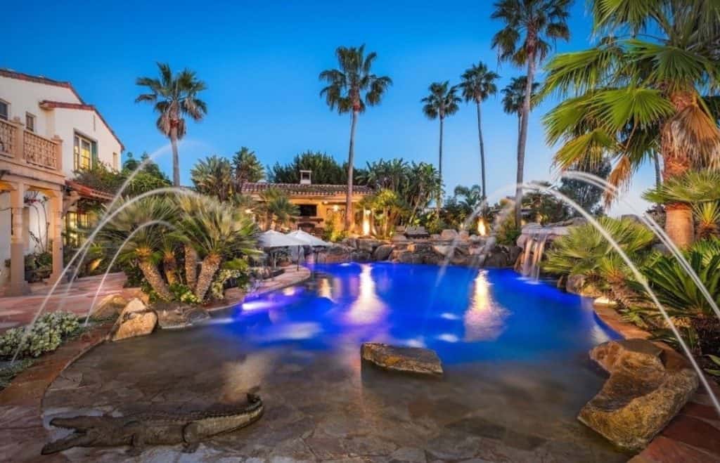 Outdoor Tropical Pool Oasis san diego rental 