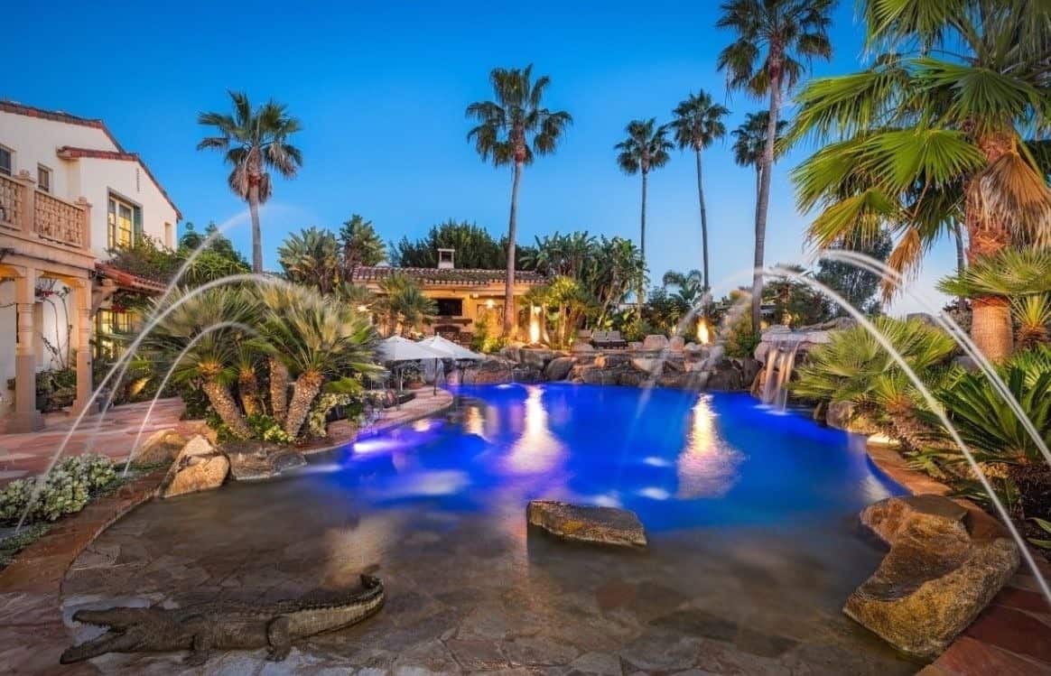 Outdoor Tropical Pool Oasis san diego rental