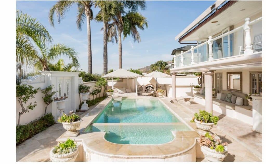 How Much Does it Cost to Rent a Pool? (2025) | Peerspace