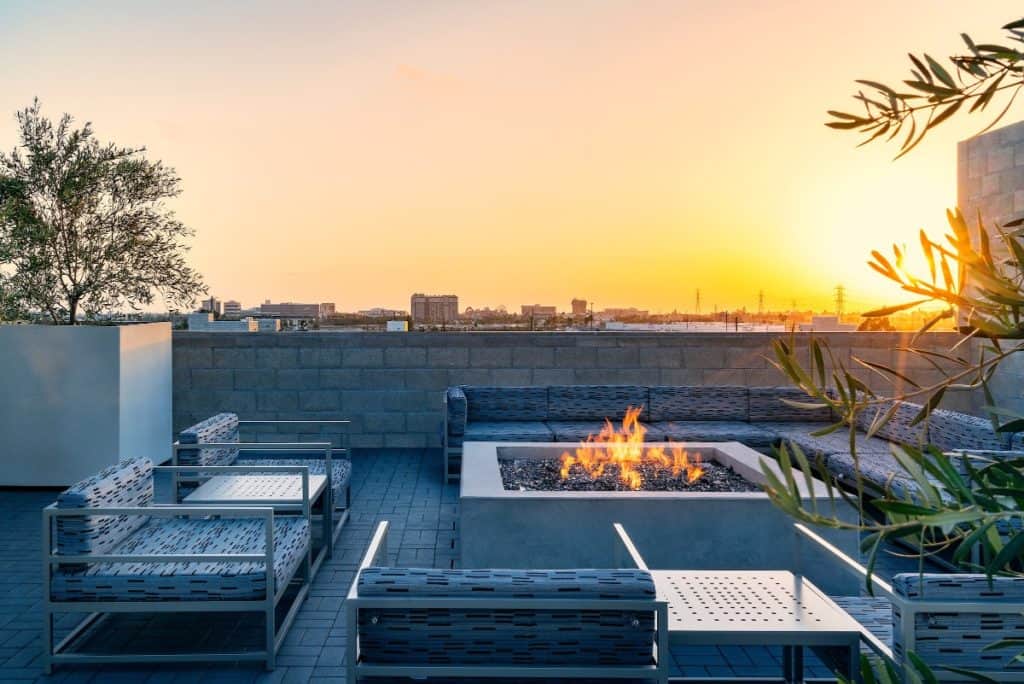 Rooftop Lounge with Full Kitchen Fire-pit anaheim rental