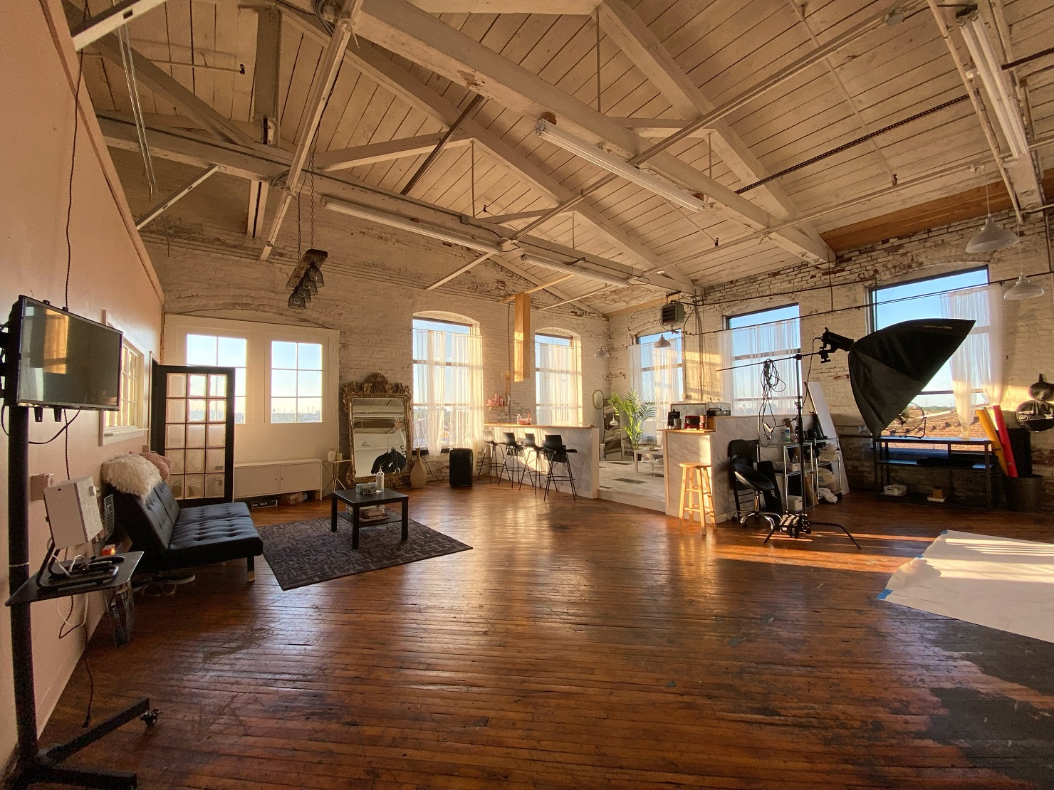 Studio Kho, Bright 1750 SQ FT Photo and Content Studio philadelphia rental