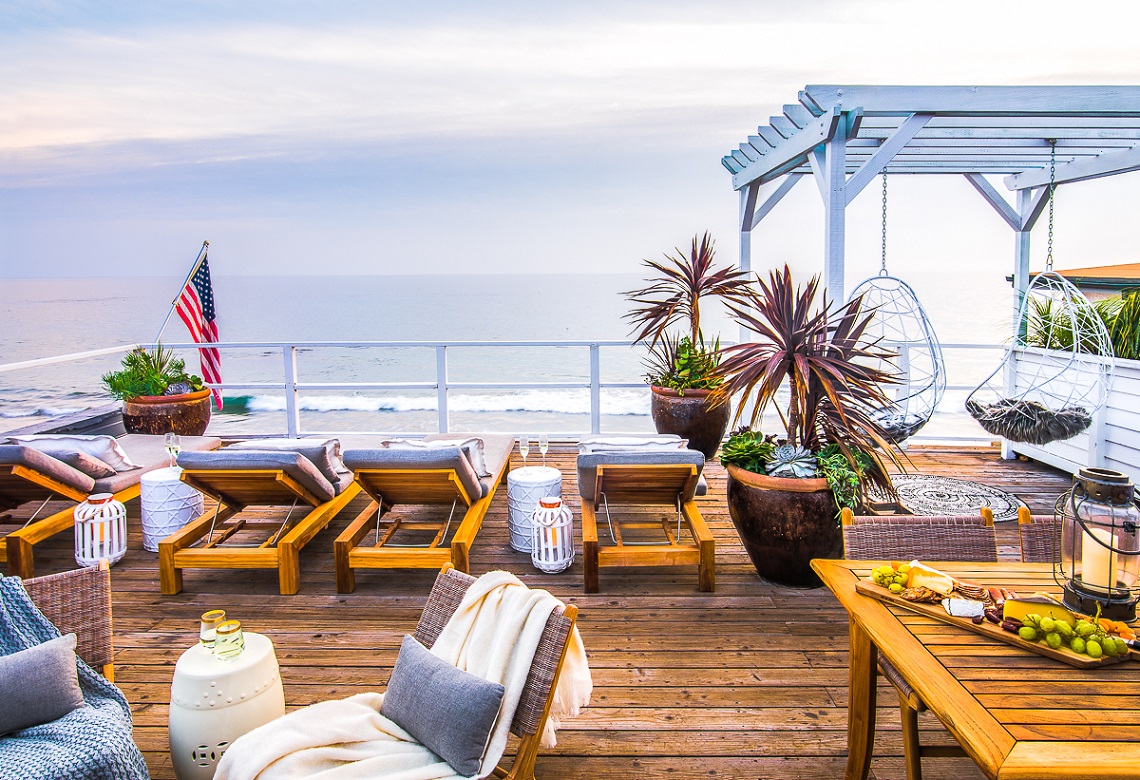 Here’s How & Where to Rent a Beach House for a Day (2024) | Peerspace