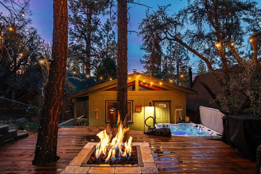 Treehouse Vibe Hot TubUnderneath The Stars big bear rental