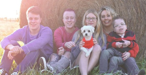top Tulsa family photographers lead image