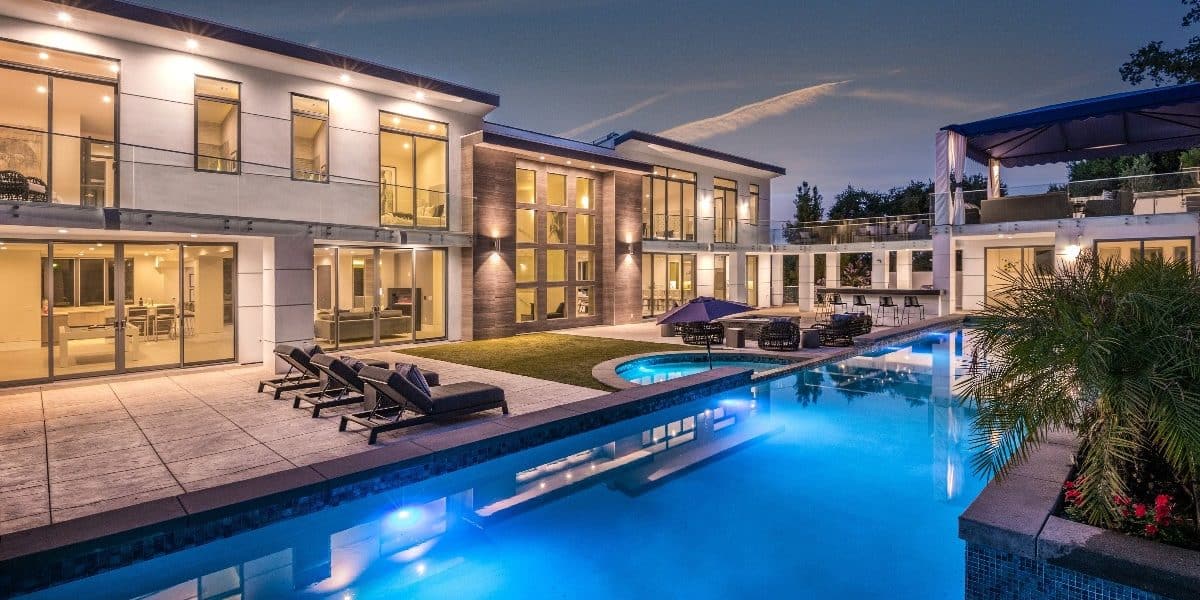 How Much Does It Cost to Rent a Mansion? - Peerspace