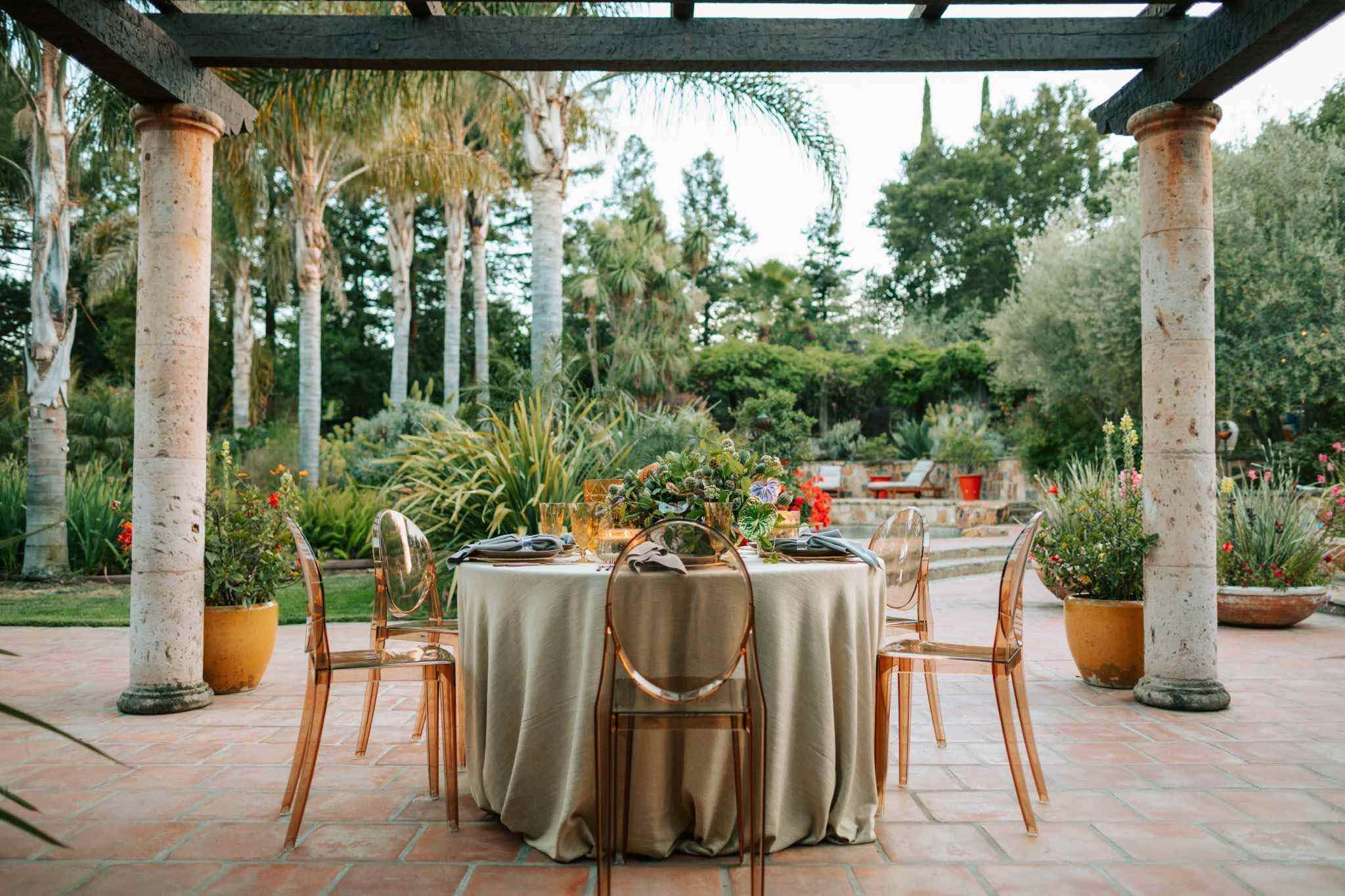 Intimate garden wedding reception table setting in Memphis outdoor venue