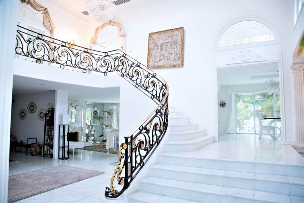 a greek style mansion in los angeles