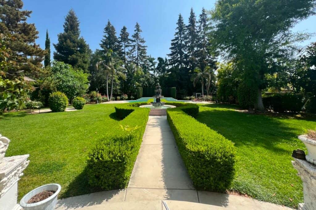 Private and Extravagant Water Fountain and Crystal Pool Garden