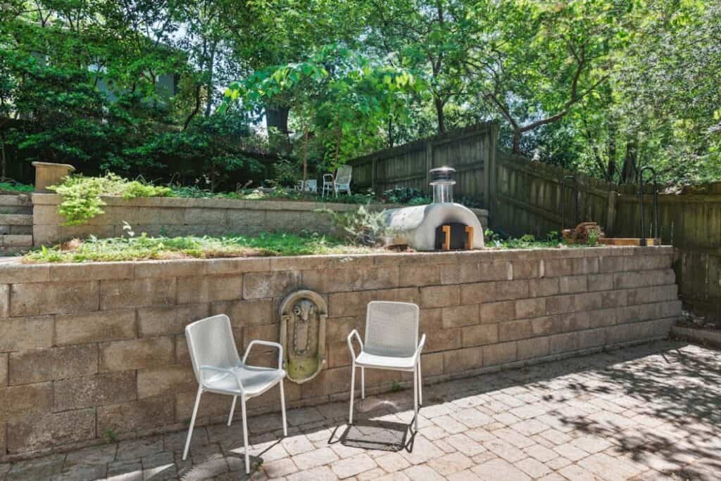 Midtown Bungalow - Outdoor Brick Pizza Oven