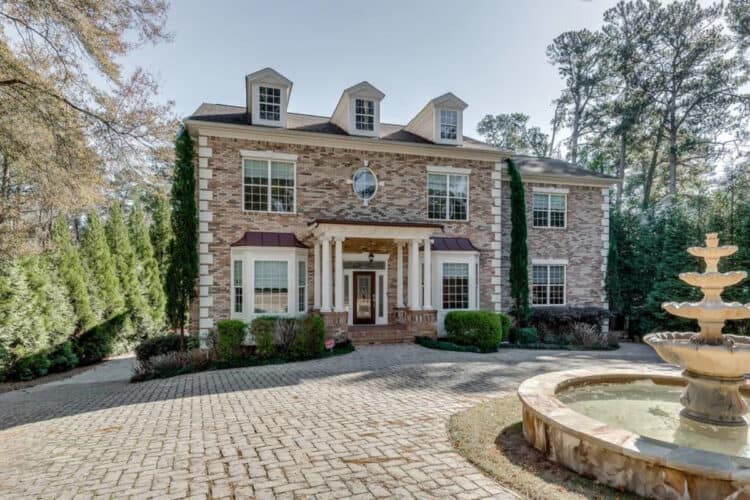 How Much Does It Cost to Rent a Mansion? (2025) - Peerspace