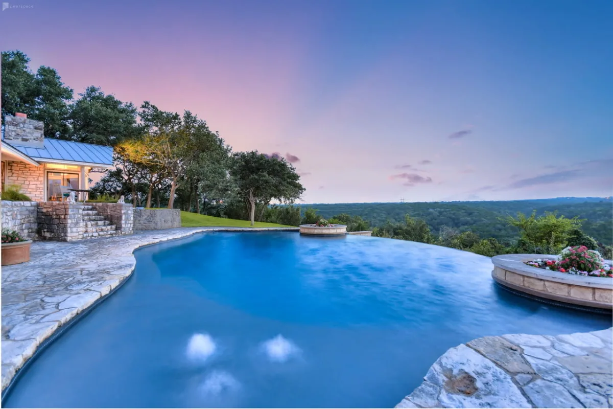 11 Outdoor Photoshoot Locations in Austin Peerspace