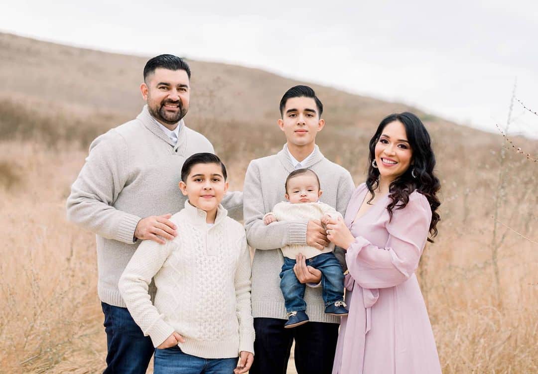 Tustin Family Maternity Photography thumbnail