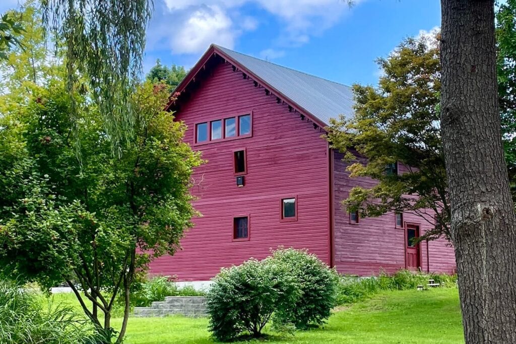 What’s Like an Airbnb for a Farm in New York? (2026) | Peerspace
