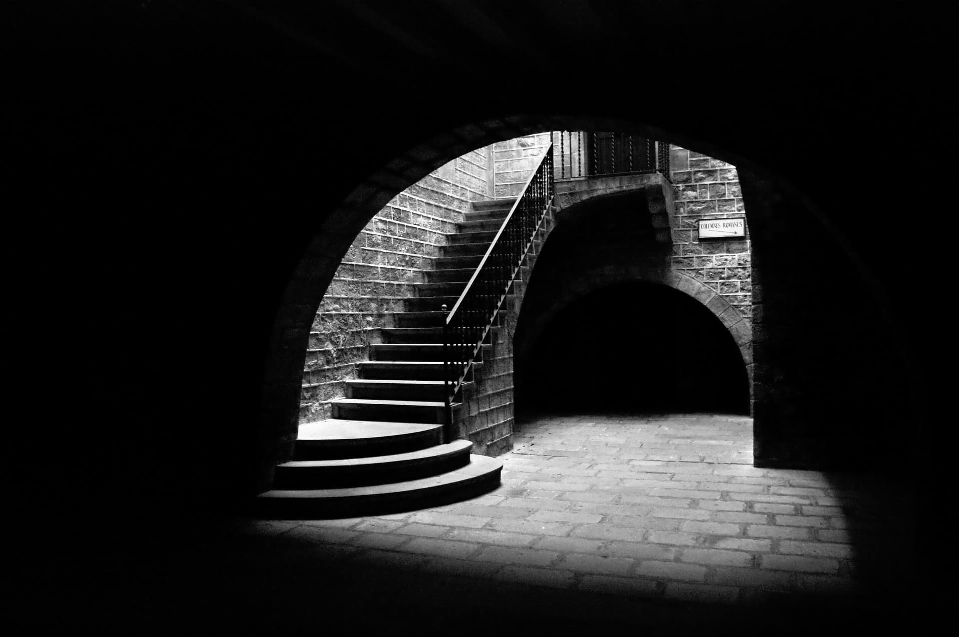 building in Chiaroscuro lighting