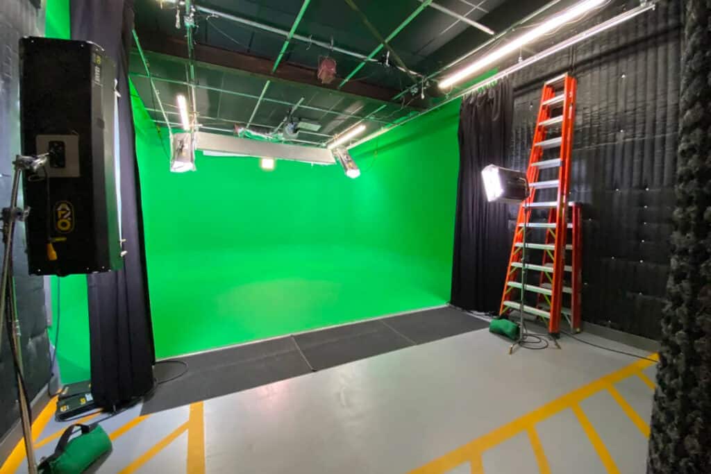 pre-lit soundproof greenscreen studio in burbank