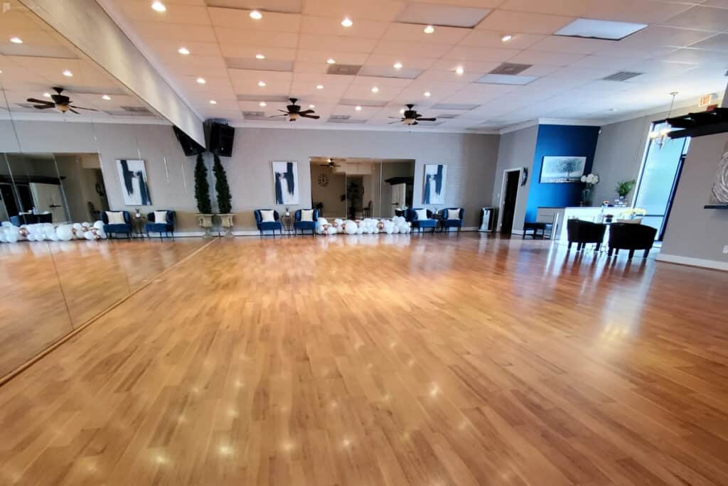 Charlotte Modern Ballroom 15min to Uptown Charlotte