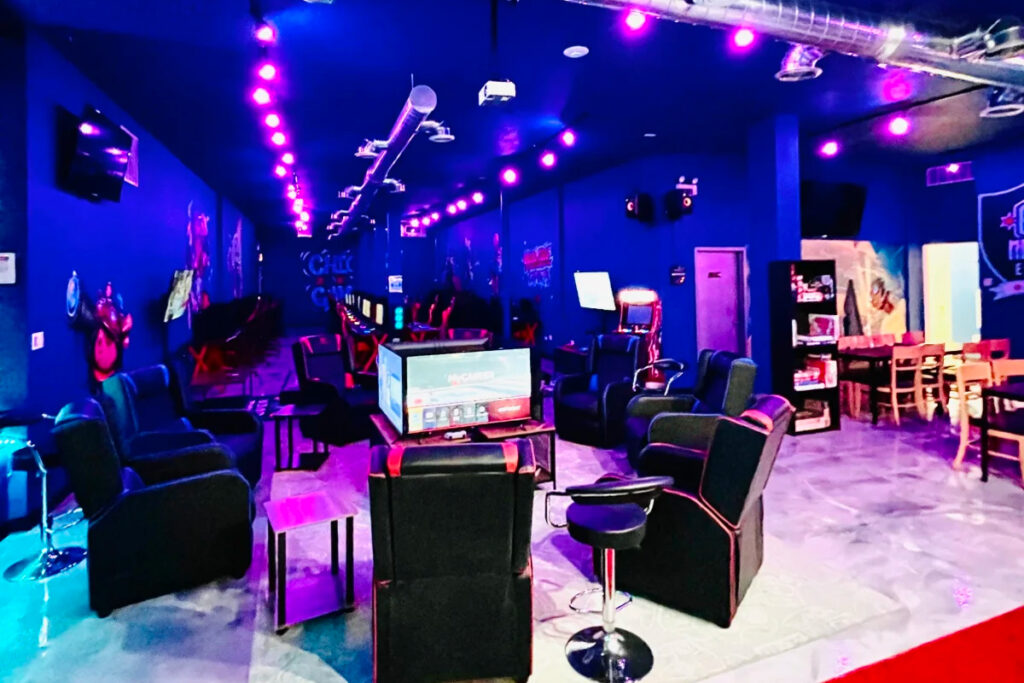 Gaming Lounge with bar | Midlane Esports