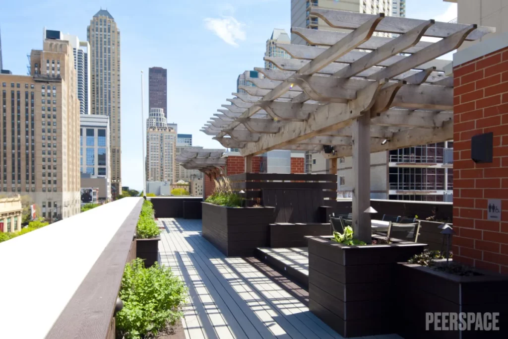 an outdoor rooftop with a lounge in chicago