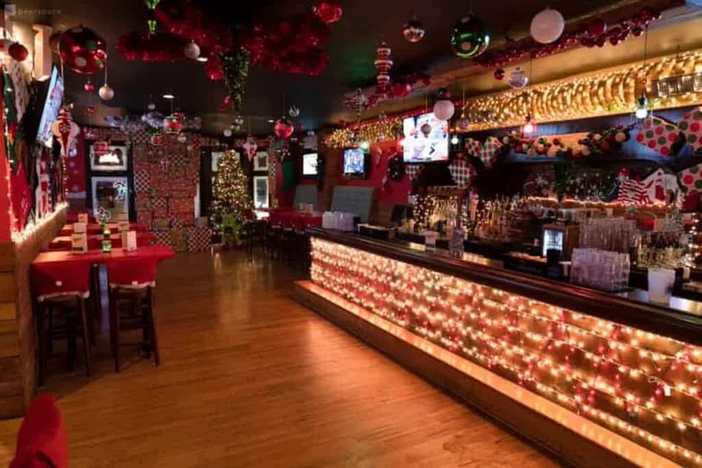 christmas themed bar in chicago