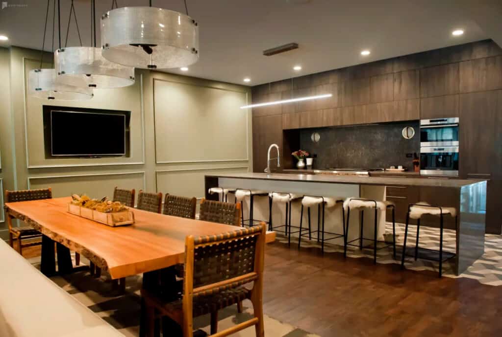 a lincoln park lounge with a kitchen in chicago