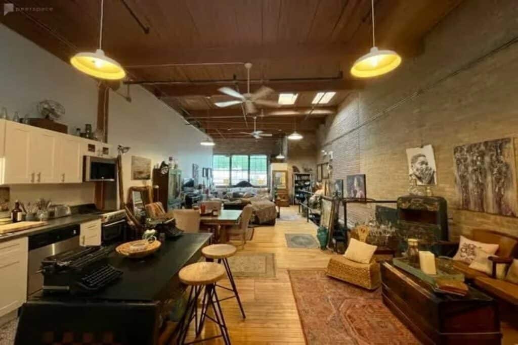 eclectic rustic artist loft in lakeview