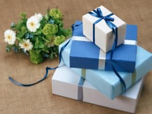 Everything You Need to Know About Gifts for Your Event’s Speaker | Peerspace