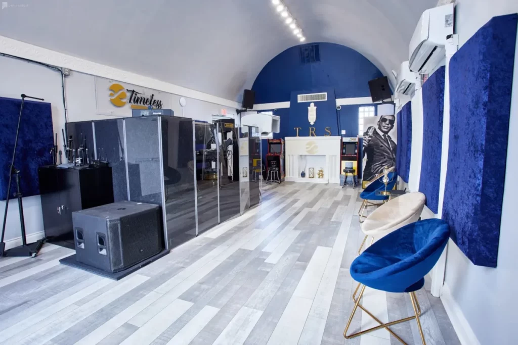 The Blue Room" Recording Studio & Lounge