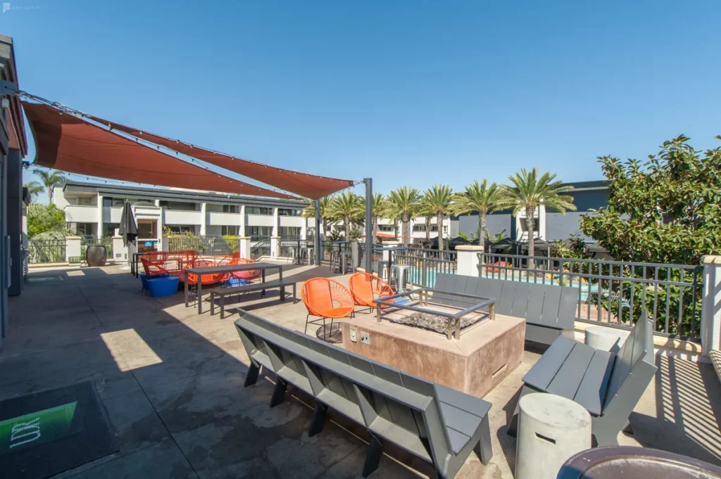 costa mesa modern outdoor lounge