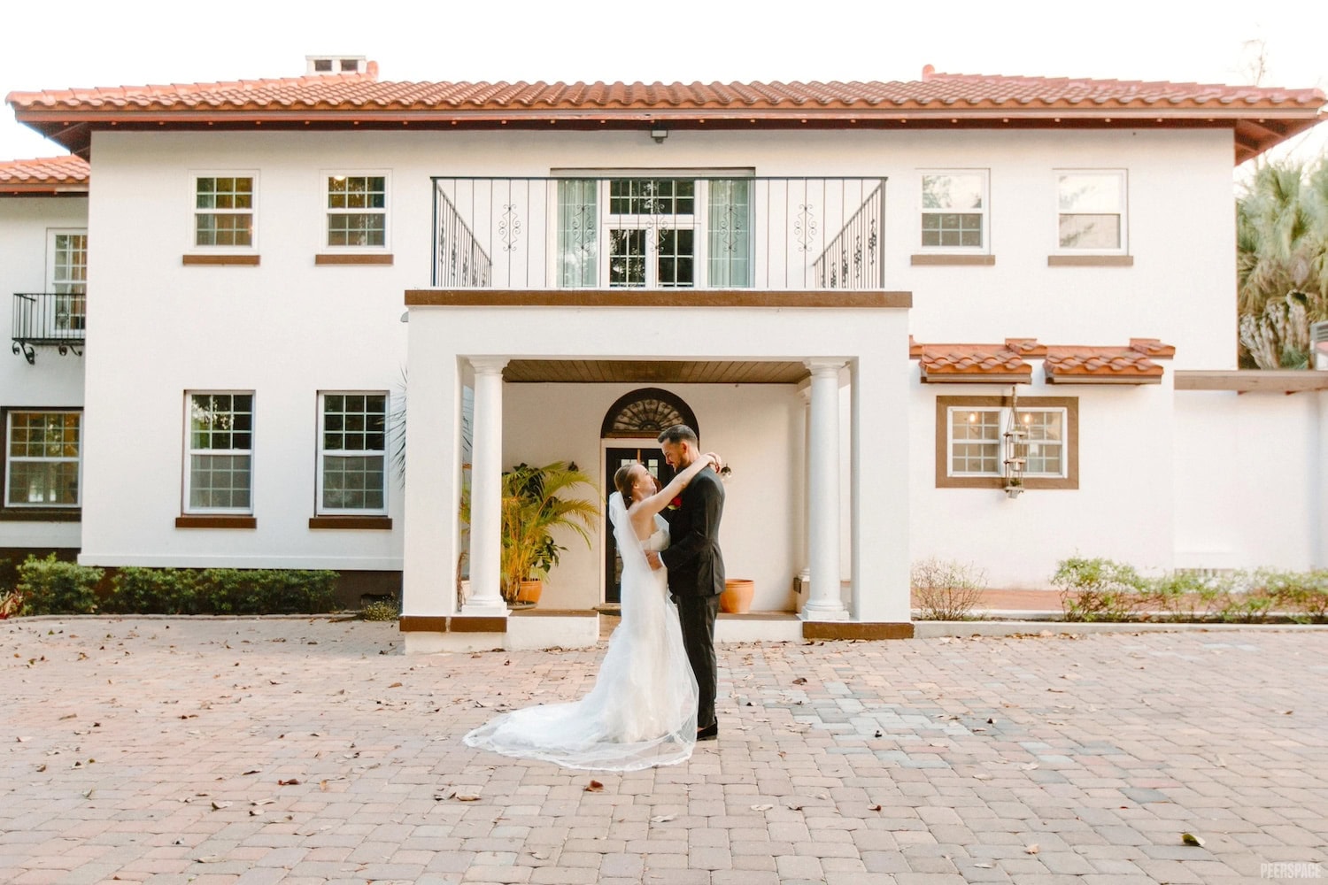 How and Where to Rent an Airbnb Wedding Venue in Florida | Peerspace