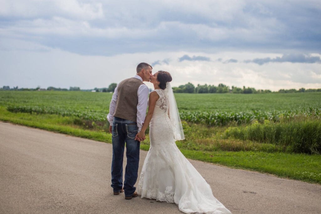 How & Where to Rent an Airbnb for a Wedding Venue in Wisconsin | Peerspace