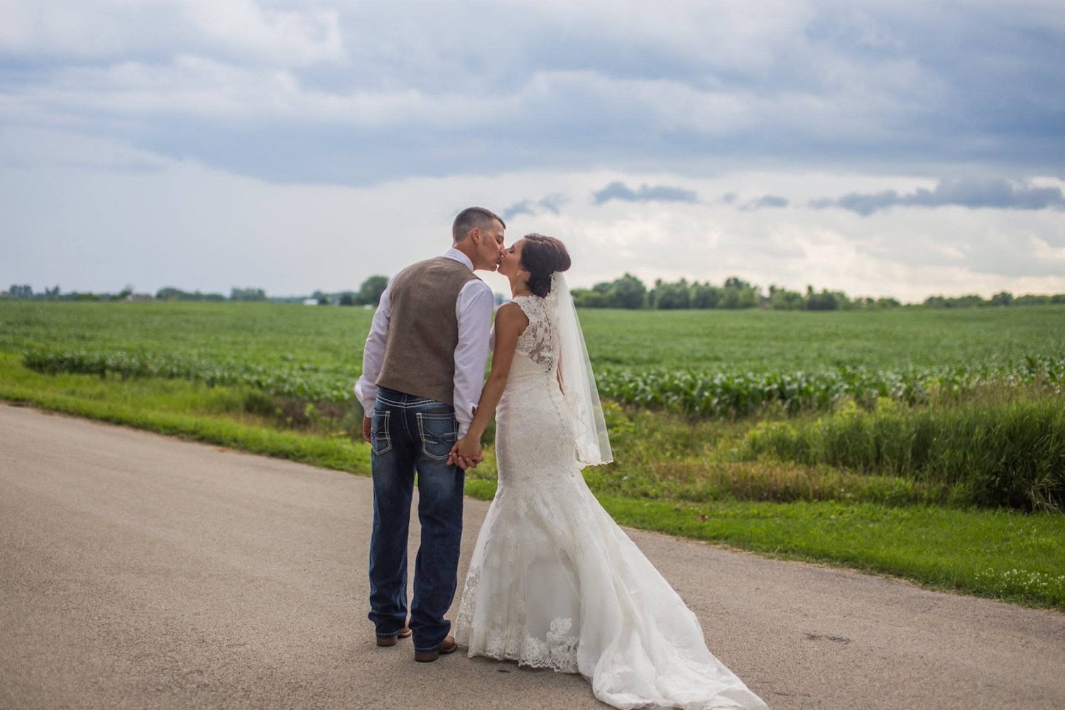 How & Where to Rent an Airbnb for a Wedding Venue in Wisconsin | Peerspace