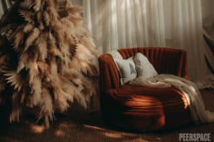 15 Christmas Boudoir Photo Ideas For The Perfect Holiday Gift | Peerspace