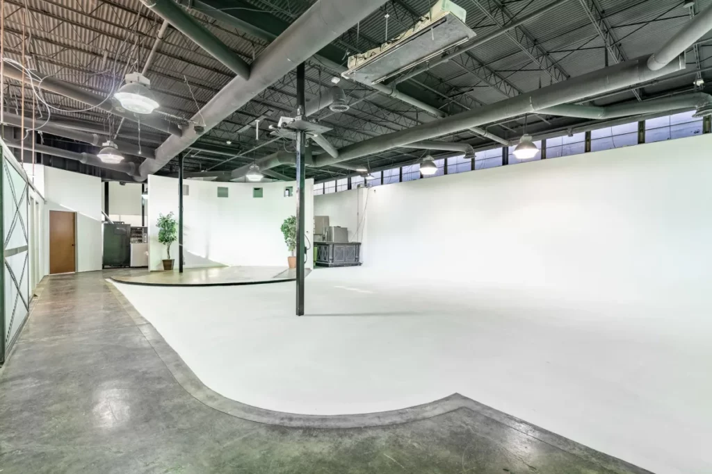 MUST SEE WIDE OPEN CREATIVE SPACE