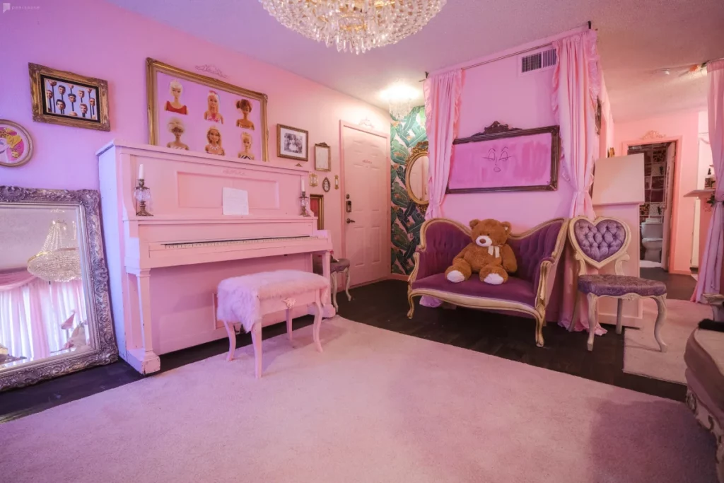 dallas dollhaus with all-pink decor