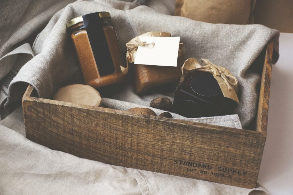 Photo of wooden gift basket for Friendsgiving host with jarred preserves