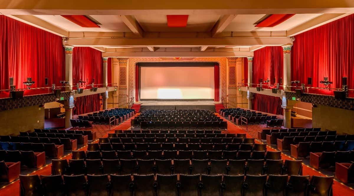 How Much Does It Cost to Rent a Theater? (2024) | Peerspace