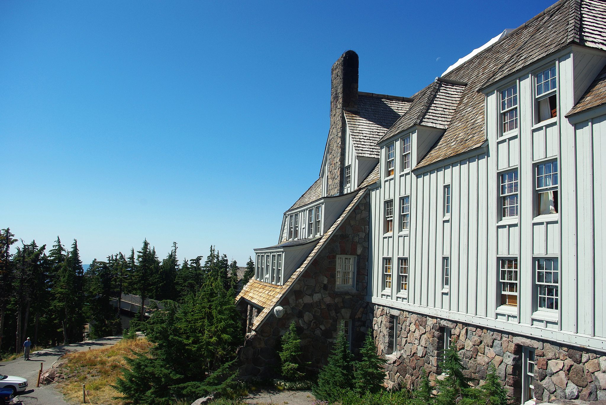 exterior of west facing timberline lodge in oregon