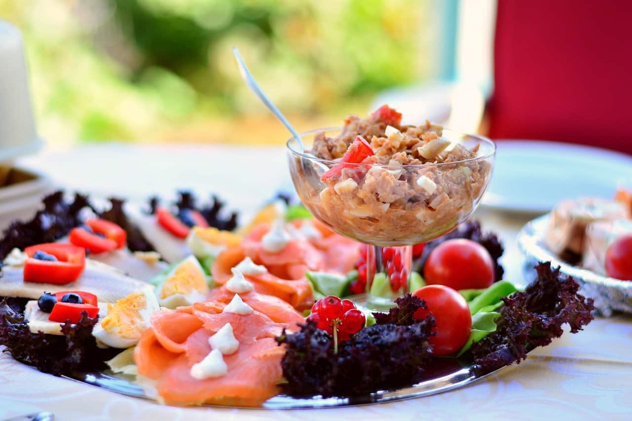 smoked salmon and tuna platter