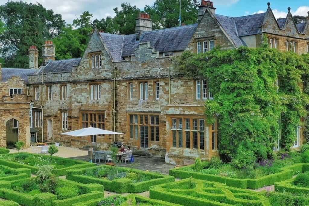 lore-Eclectic-Country-House-Jacobean-Architecture.