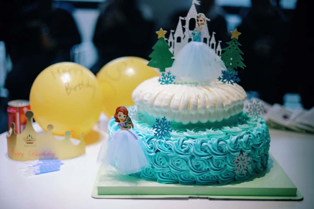 cake for frozen party