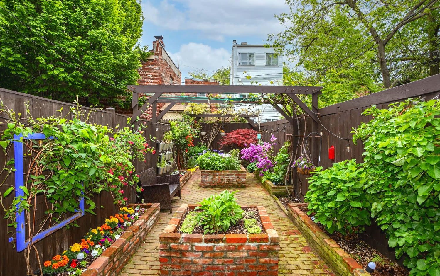 Here’s How & Where to Rent a Backyard for a Day | Peerspace