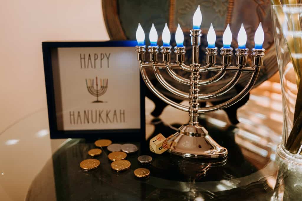 13 Festive Hanukkah Party Ideas | Peerspace