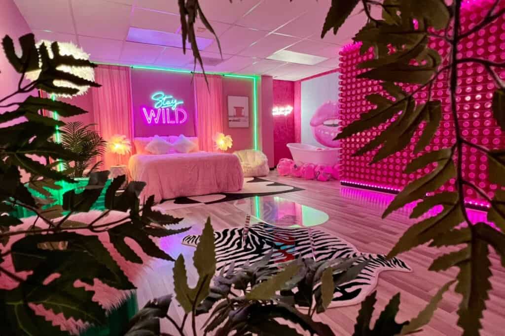 New!) 80’s Pink Photo Studio near Downtown