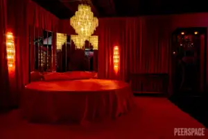 12 Romantic Valentine’s Day Photo Ideas | Peerspace