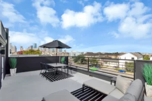 12 Chic City Photoshoot Ideas | Peerspace