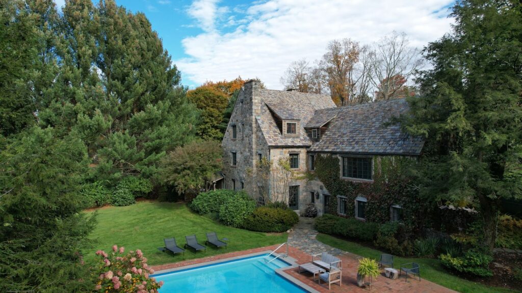Wow Space: This Sprawling Estate is Bringing the Cotswolds to New England | Peerspace