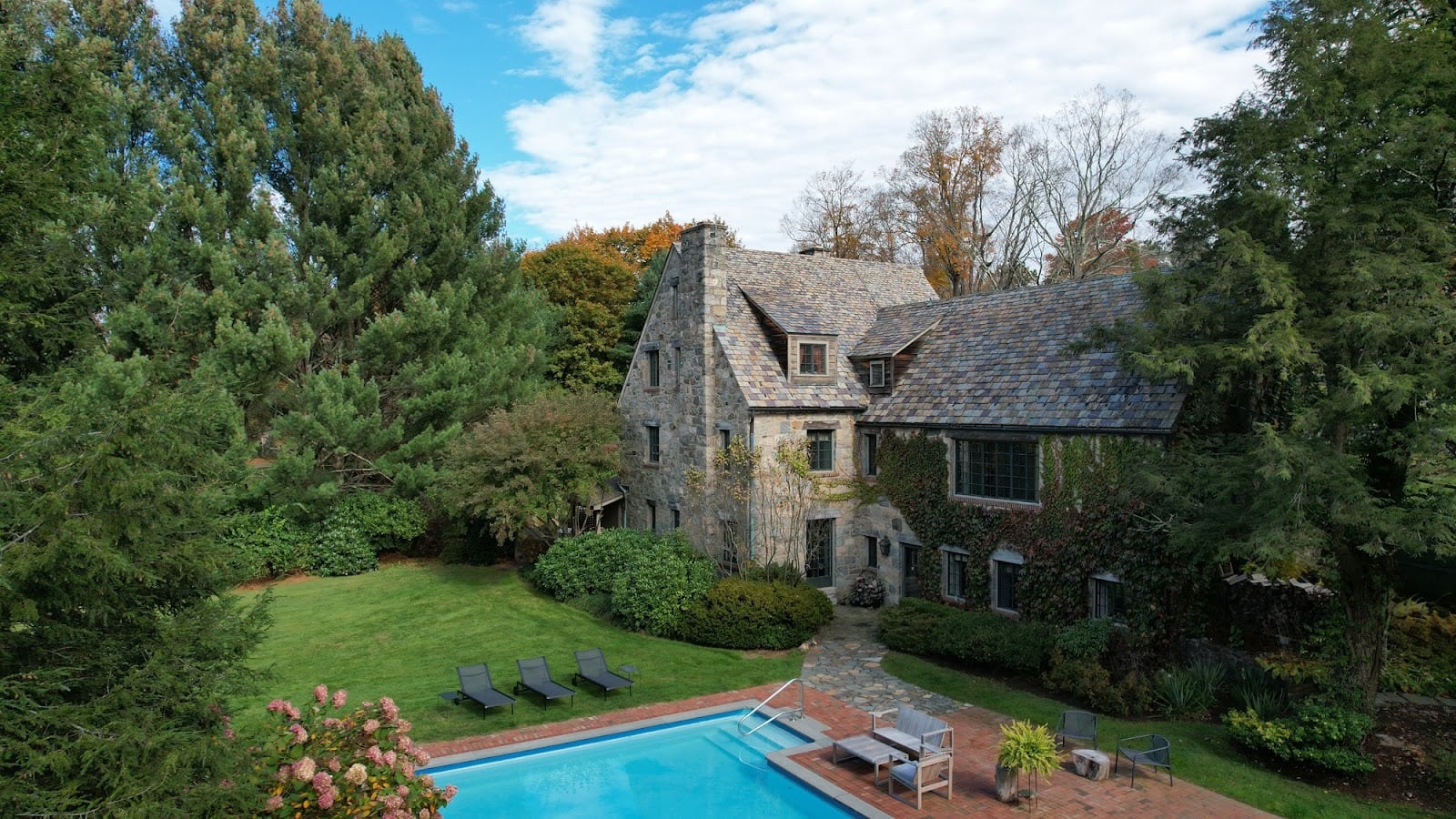 Wow Space: This Sprawling Estate is Bringing the Cotswolds to New England | Peerspace