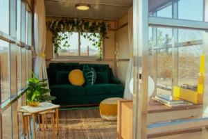 11 Beautiful Couch Photoshoot Ideas For Every Aesthetic | Peerspace