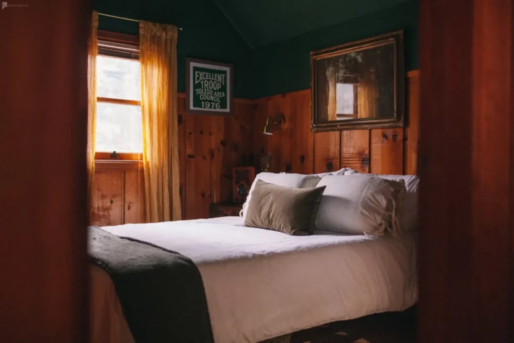 kitschy vintage wes anderson cabin