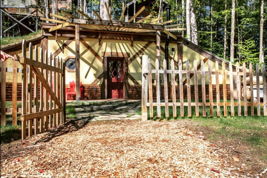 a hobbit house in Lake George